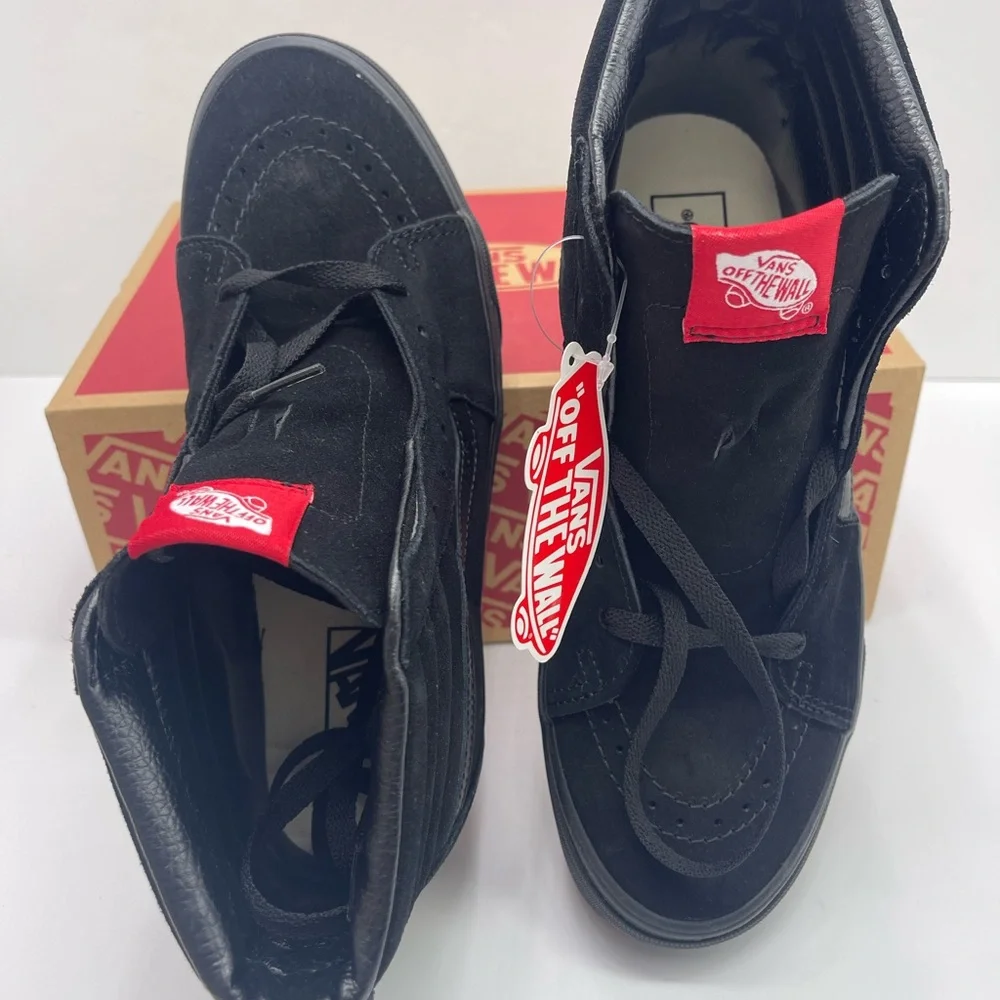 Vans Sk8-Hi 'Black Suede'
Men's Black High-Top Sneakers - Picture 11 of 16